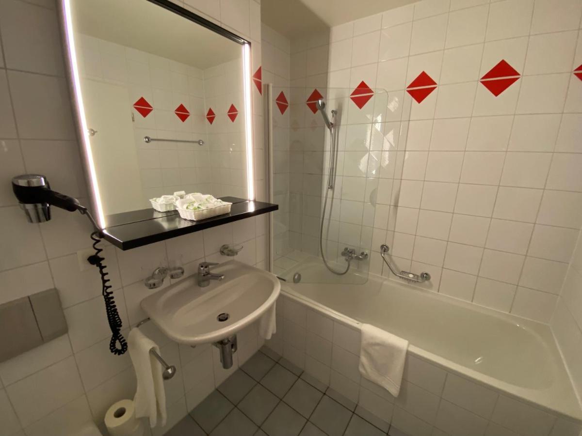 Studios Astra Hotel ヴェヴェイ エクステリア 写真